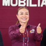 Yoselin Mendoza entrega apoyos educativos, sociales y para el campo en gira de trabajo