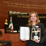 Paty Arévalo recibe reconocimiento internacional en el Senado