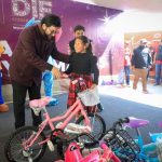 Agasaja Isaac Montoya a niños con festejos de Reyes Magos en colonias y espacios públicos del municipio