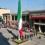 Conmemoran en Tlalnepantla el Día de la Bandera con izamiento y abanderamiento de escoltas