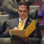 Impulsa Enrique Vargas reforma para suprimir la tenencia vehicular en todo el país