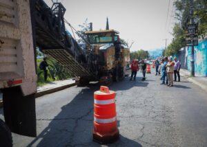 Renueva Naucalpan 4.2 kilómetros de la Calzada Los Arcos con nuevo tren de pavimentación
